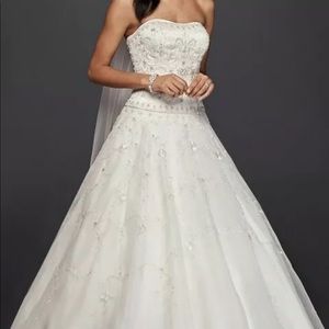 Oleg Cassini wedding dress. Size 12 Ivory. With mantilla veil. Preserved.